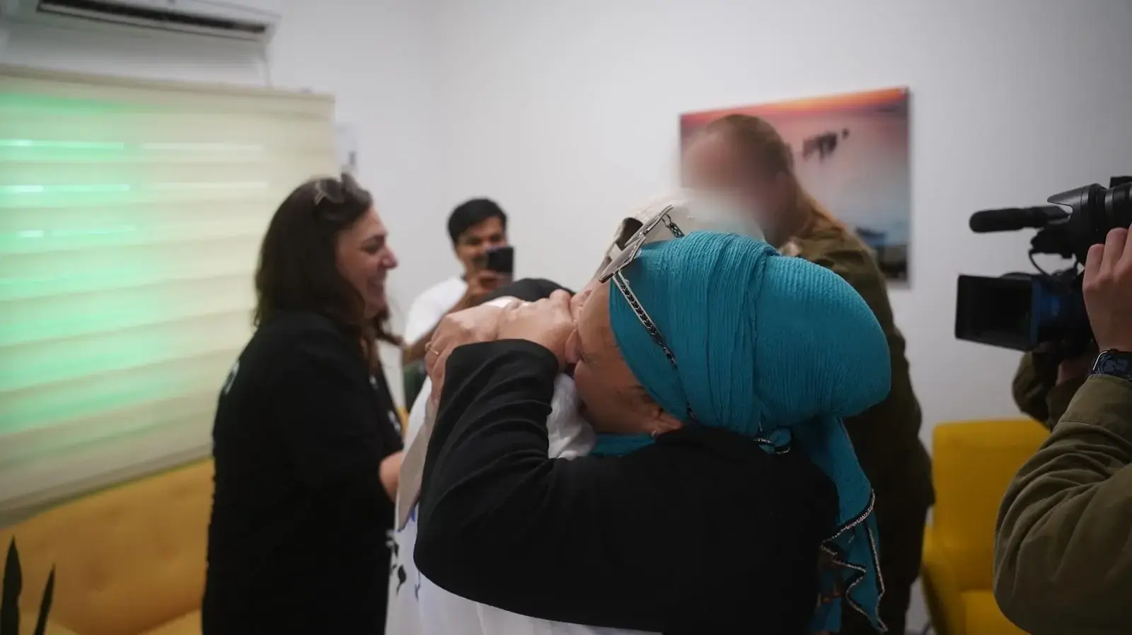 משפחת קופרשטיין משיחתם הראשונה עם בר קופרשטיין משפחת קופרשטיין משיחתם הראשונה עם בר קופרשטיין