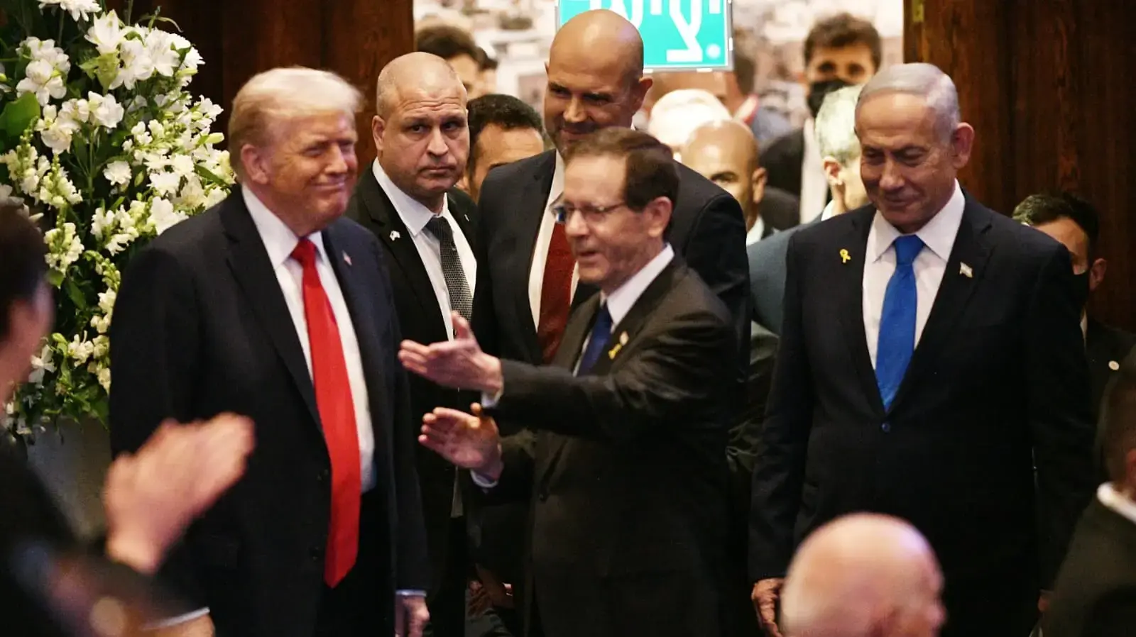 נשיא ארה"ב דונלד טראמפ, נשיא המדינה יצחק הרצוג,ראש הממשלה בנימין נתניהו, יו"ר הכנסת אמיר אוחנה, 13 באוקטובר 2025 נשיא ארה"ב דונלד טראמפ, נשיא המדינה יצחק הרצוג,ראש הממשלה בנימין נתניהו, יו"ר הכנסת אמיר אוחנה, 13 באוקטובר 2025