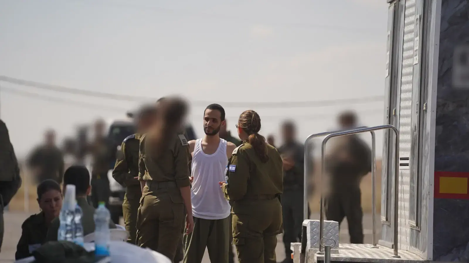 נמרוד כהן ברגע החבירה לנציגי צה"ל נמרוד כהן ברגע החבירה לנציגי צה"ל