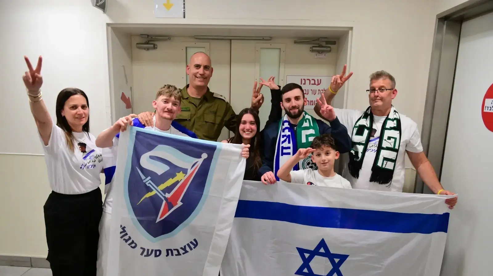 מתן אנגרסט בבית החולים איכולוב לאחר חזרתו משבי החמאס. 13 באוקטובר 2025 מתן אנגרסט בבית החולים איכולוב לאחר חזרתו משבי החמאס. 13 באוקטובר 2025