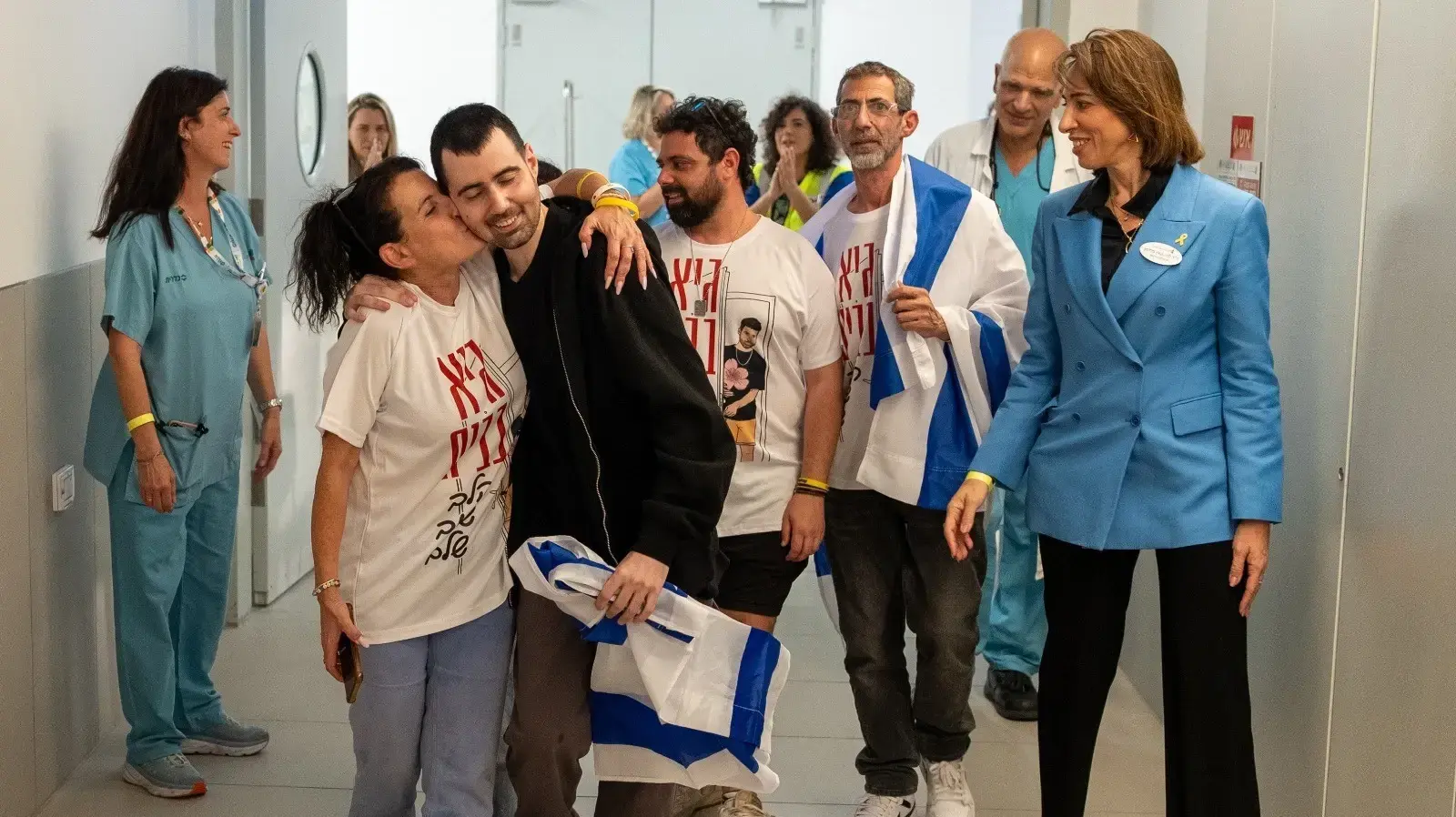 גיא גלבוע דלאל מביה"ח בילינסון לאחר שחזרת משבי החמאס. 13 באוקטובר 2025 גיא גלבוע דלאל מביה"ח בילינסון לאחר שחזרת משבי החמאס. 13 באוקטובר 2025