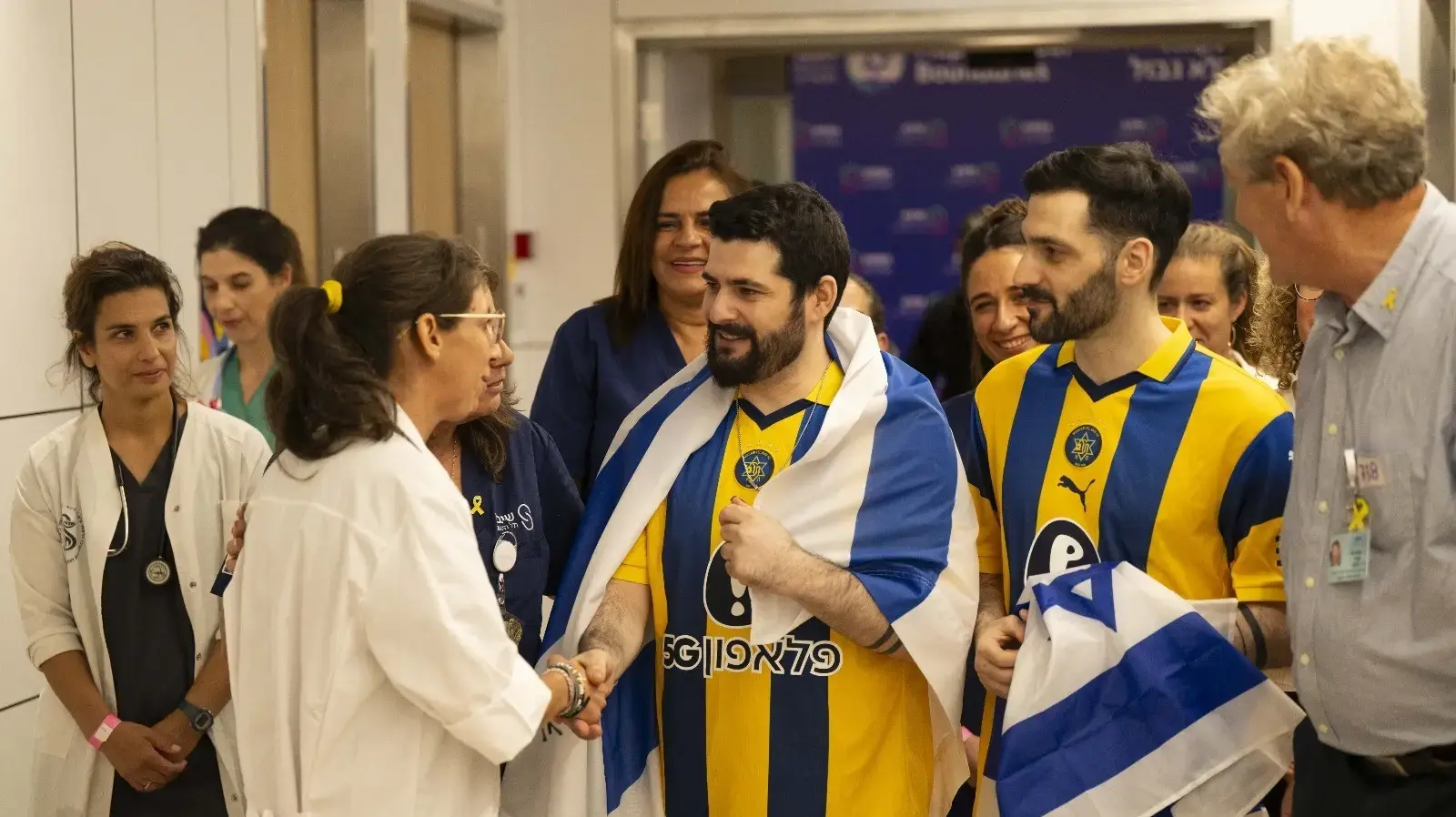 גלי וזיו ברמן מביה"ח תל השומר, לאחר חזרתם משבי החמאס. 13 באוקטובר 2025 גלי וזיו ברמן מביה"ח תל השומר, לאחר חזרתם משבי החמאס. 13 באוקטובר 2025