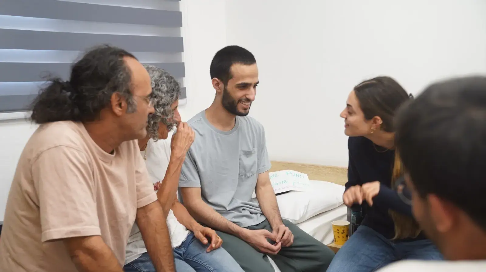 נמרוד כהן מהמפגש המרגש עם משפחתו בנקודת הקליטה הראשונית. 13 באוקטובר 2025 נמרוד כהן מהמפגש המרגש עם משפחתו בנקודת הקליטה הראשונית. 13 באוקטובר 2025