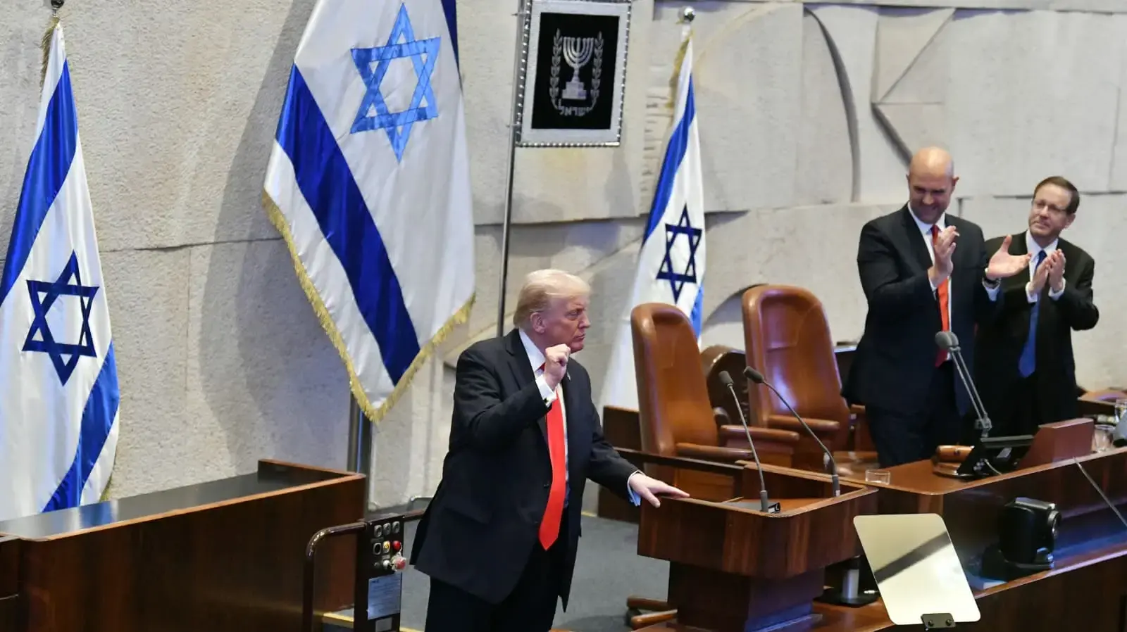 טראמפ במשכן הכנסת. טראמפ במשכן הכנסת.