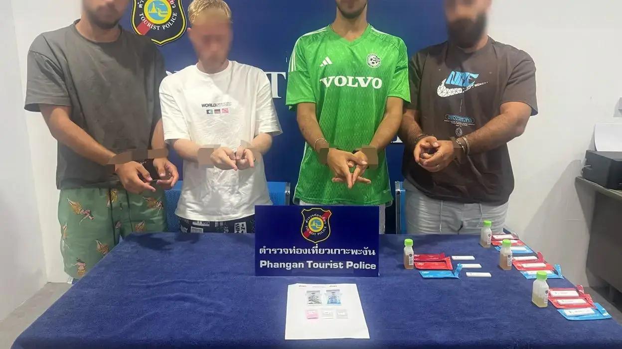 ארבעת חיילים נעצרו על סמים בתאילנד. ארבעת חיילים נעצרו על סמים בתאילנד.