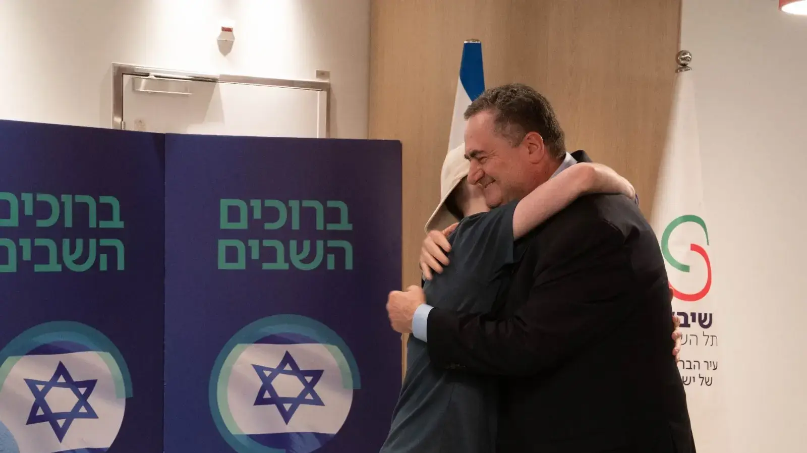 שורד השבי בר קופרשטיין במפגש עם שר הביטחון ישראל כ"ץ שורד השבי בר קופרשטיין במפגש עם שר הביטחון ישראל כ"ץ