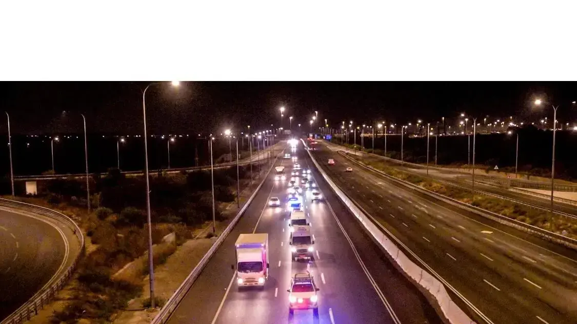2 ארונות של חטופים חללים מלווים על ידי משטרת ישראל, הגיעו למכון הלאומי לרפואה משפטית באבו כביר 2 ארונות של חטופים חללים מלווים על ידי משטרת ישראל, הגיעו למכון הלאומי לרפואה משפטית באבו כביר