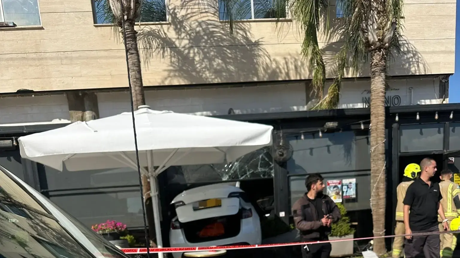רכב פגע בבית קפה בכפר סבא. 16 באוקטובר 2025 רכב פגע בבית קפה בכפר סבא. 16 באוקטובר 2025