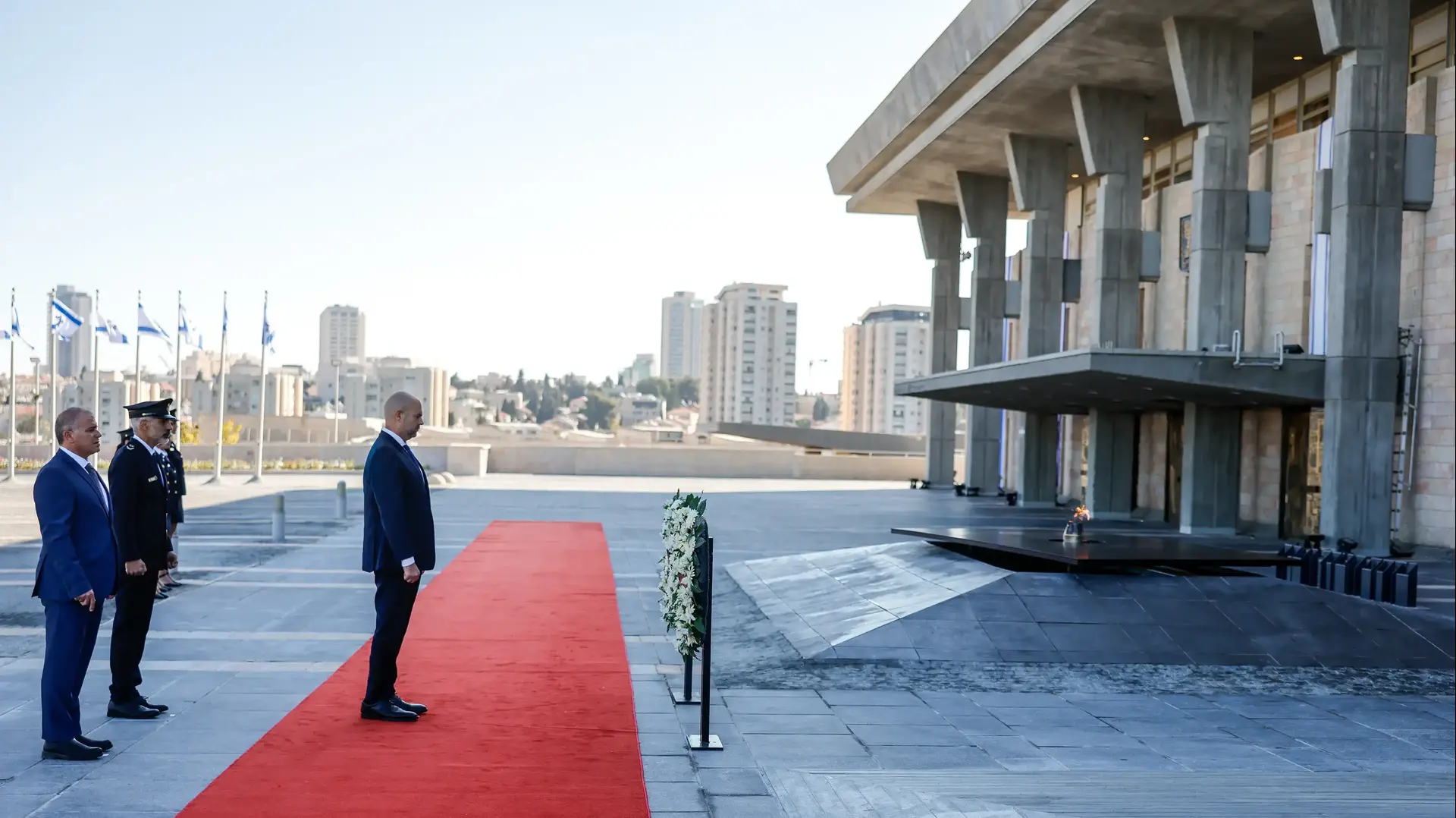יו"ר הכנסת מניח זרים למרגלות הגלעד לזכר חללי מערכות ישראל והאנדרטה לזכר חללי פעולות האיבה.
16 באוקטובר 2025 יו"ר הכנסת מניח זרים למרגלות הגלעד לזכר חללי מערכות ישראל והאנדרטה לזכר חללי פעולות האיבה.
16 באוקטובר 2025