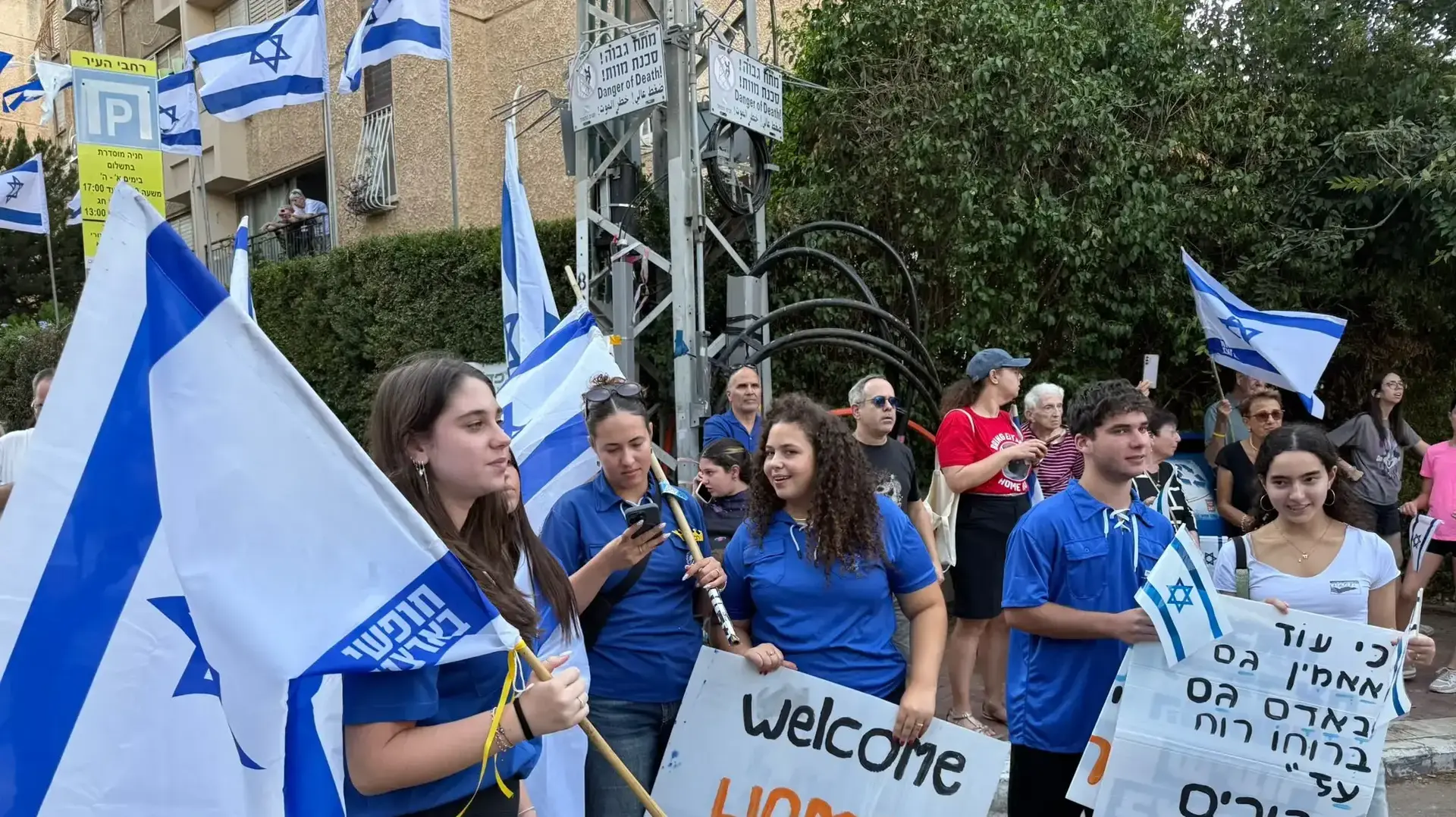 שורד השבי איתן הורן חוזר הביתה, כפר סבא, 16 באוקטובר 2025 שורד השבי איתן הורן חוזר הביתה, כפר סבא, 16 באוקטובר 2025