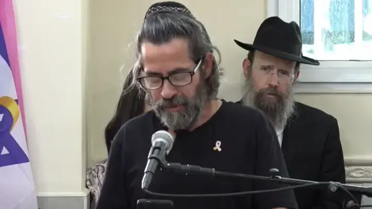 חיים הימן, אביה של ענבר הימן, בהלווייתה חיים הימן, אביה של ענבר הימן, בהלווייתה