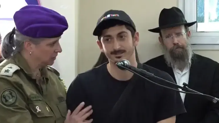 נועם אלון, בן זוגה של ענבר הימן, בהלווייתה נועם אלון, בן זוגה של ענבר הימן, בהלווייתה