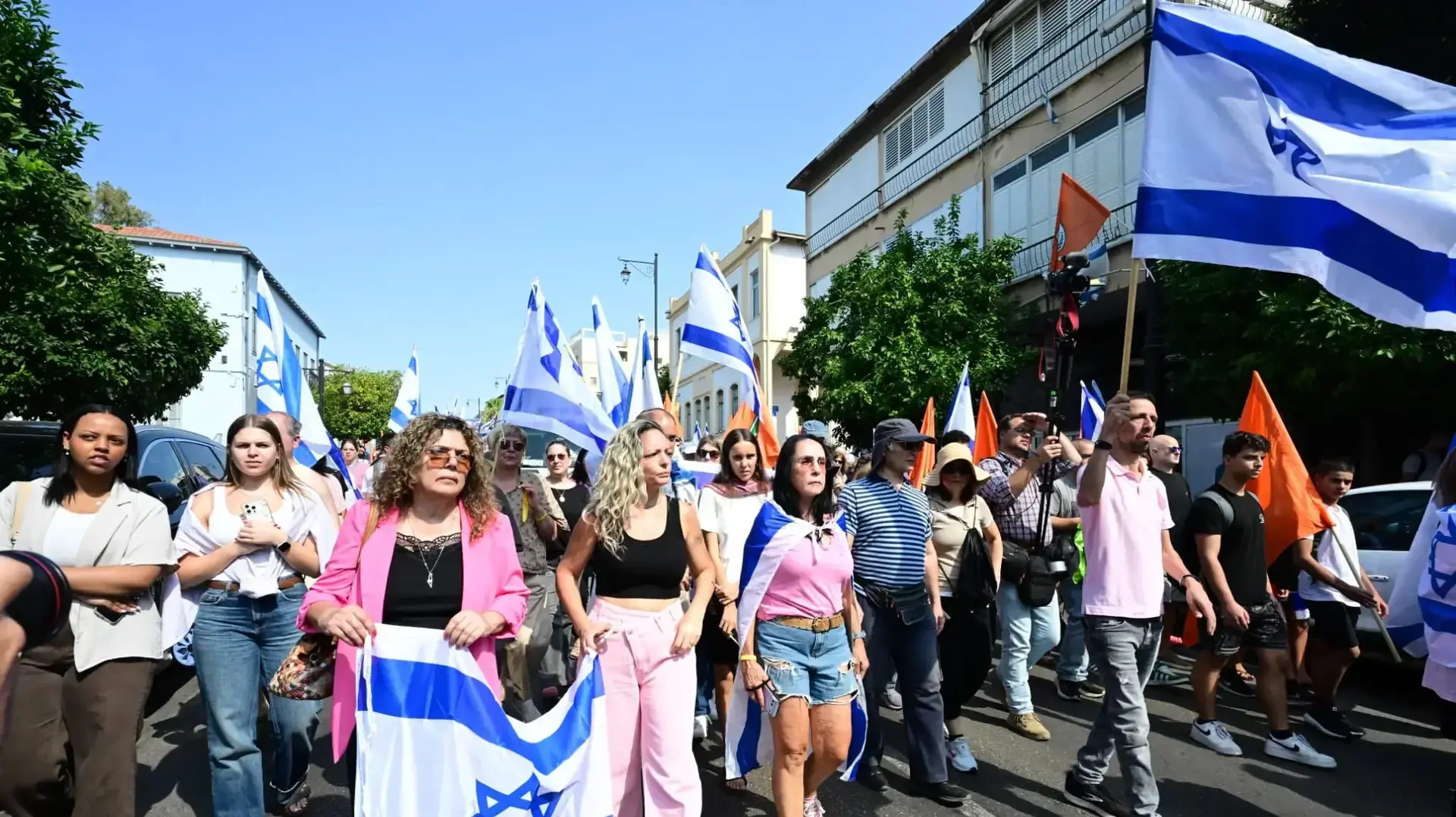 מסע הלוויה של ענבר הימן ז"ל, ראשון לציון, 17 באוקטובר 2025 מסע הלוויה של ענבר הימן ז"ל, ראשון לציון, 17 באוקטובר 2025