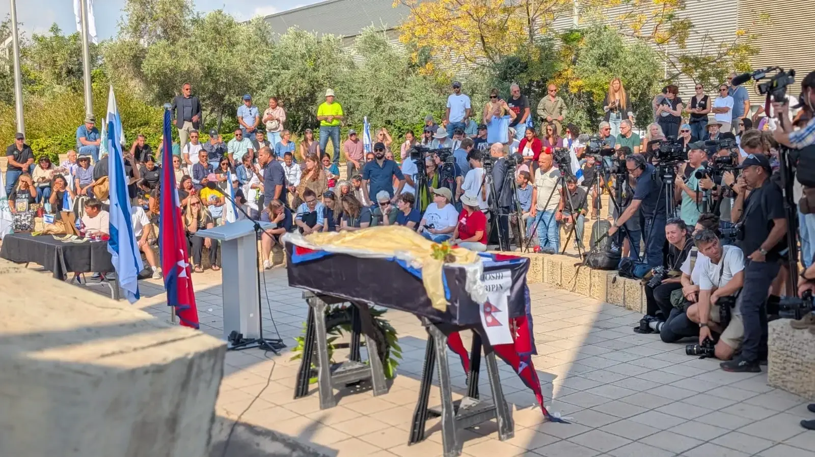 נפרדים מביפין ג׳ושי, נתב"ג. 19 באוקטובר 2025 נפרדים מביפין ג׳ושי, נתב"ג. 19 באוקטובר 2025