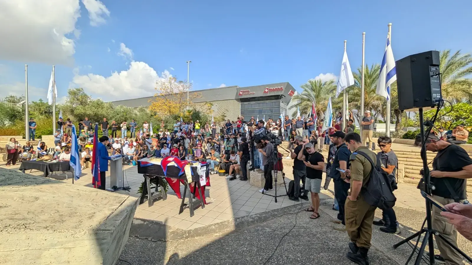 נפרדים מביפין ג׳ושי, נתב"ג. 19 באוקטובר 2025 נפרדים מביפין ג׳ושי, נתב"ג. 19 באוקטובר 2025