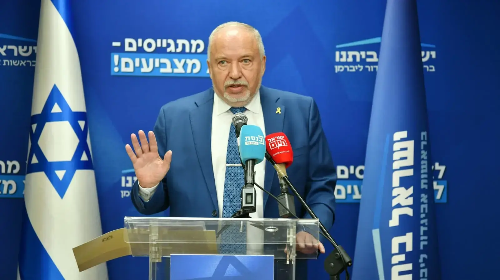 אביגדור ליברמן, יו"ר ישראל ביתנו בישיבת סיעה, 20 באוקטובר 2025 אביגדור ליברמן, יו"ר ישראל ביתנו בישיבת סיעה, 20 באוקטובר 2025