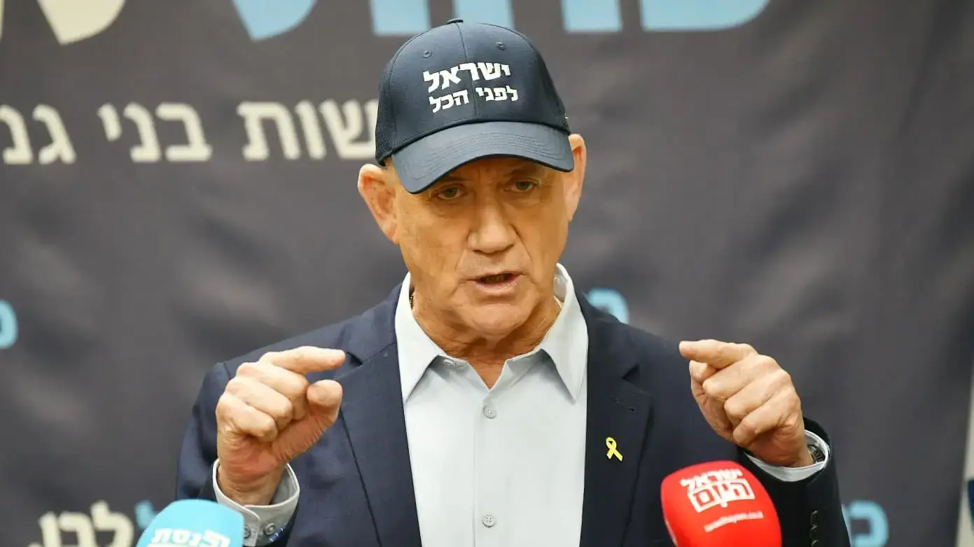 בני גנץ, יו"ר כחול לבן בישיבת סיעה, 20 באוקטובר 2025 בני גנץ, יו"ר כחול לבן בישיבת סיעה, 20 באוקטובר 2025