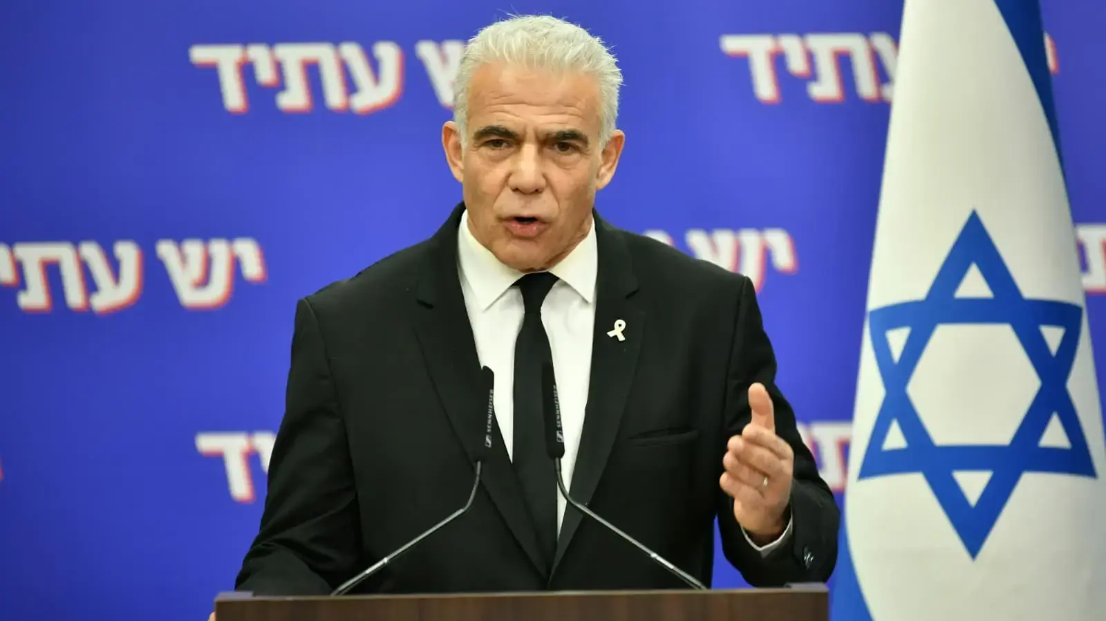 יאיר לפיד, יו"ר יש עתיד בישיבת סיעה, 20 באוקטובר 2025 יאיר לפיד, יו"ר יש עתיד בישיבת סיעה, 20 באוקטובר 2025