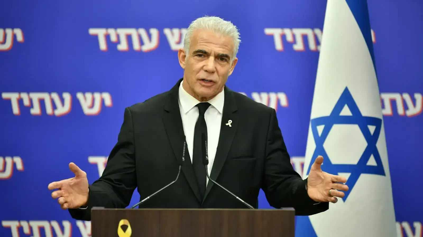 יאיר לפיד, יו"ר יש עתיד בישיבת סיעה, 20 באוקטובר 2025 יאיר לפיד, יו"ר יש עתיד בישיבת סיעה, 20 באוקטובר 2025