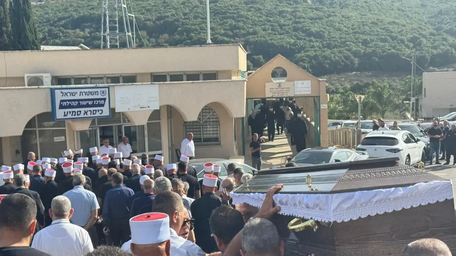 הלוויתו של השופט הדרוזי פארס פלאח בכפר סמיע. 20.10.25 הלוויתו של השופט הדרוזי פארס פלאח בכפר סמיע. 20.10.25