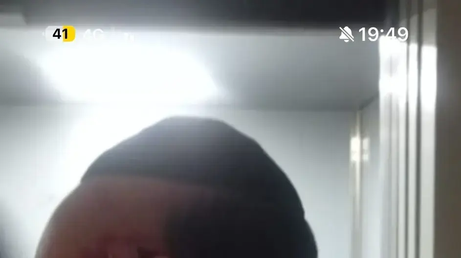 הרב מאיר טוען כי הותקף באלימות קשה על ידי שוטר שהגיע עם צוות להריסת מרפסת לא חוקית הרב מאיר טוען כי הותקף באלימות קשה על ידי שוטר שהגיע עם צוות להריסת מרפסת לא חוקית
