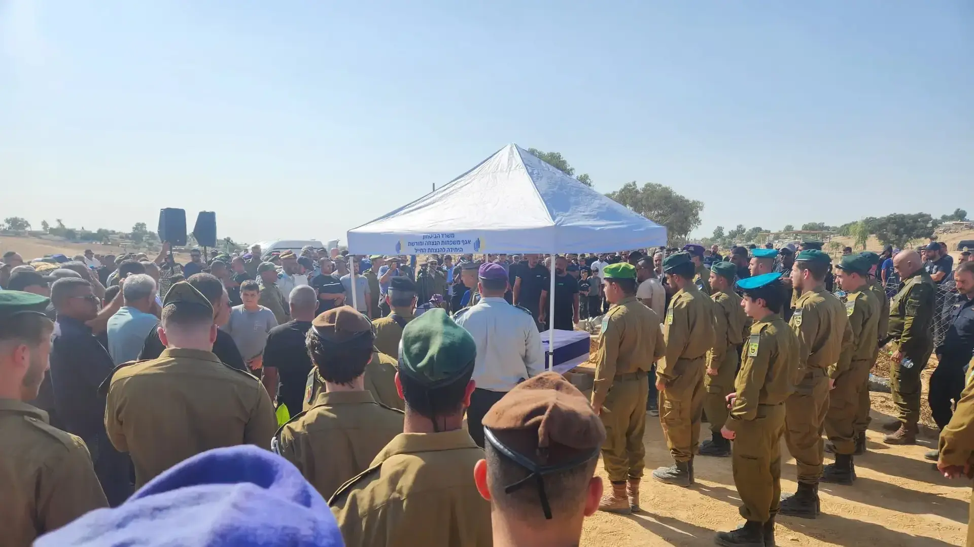 הלוויתו של הגשש אלאטרש אחרי שהחזירו את גופתו מעזה הלוויתו של הגשש אלאטרש אחרי שהחזירו את גופתו מעזה