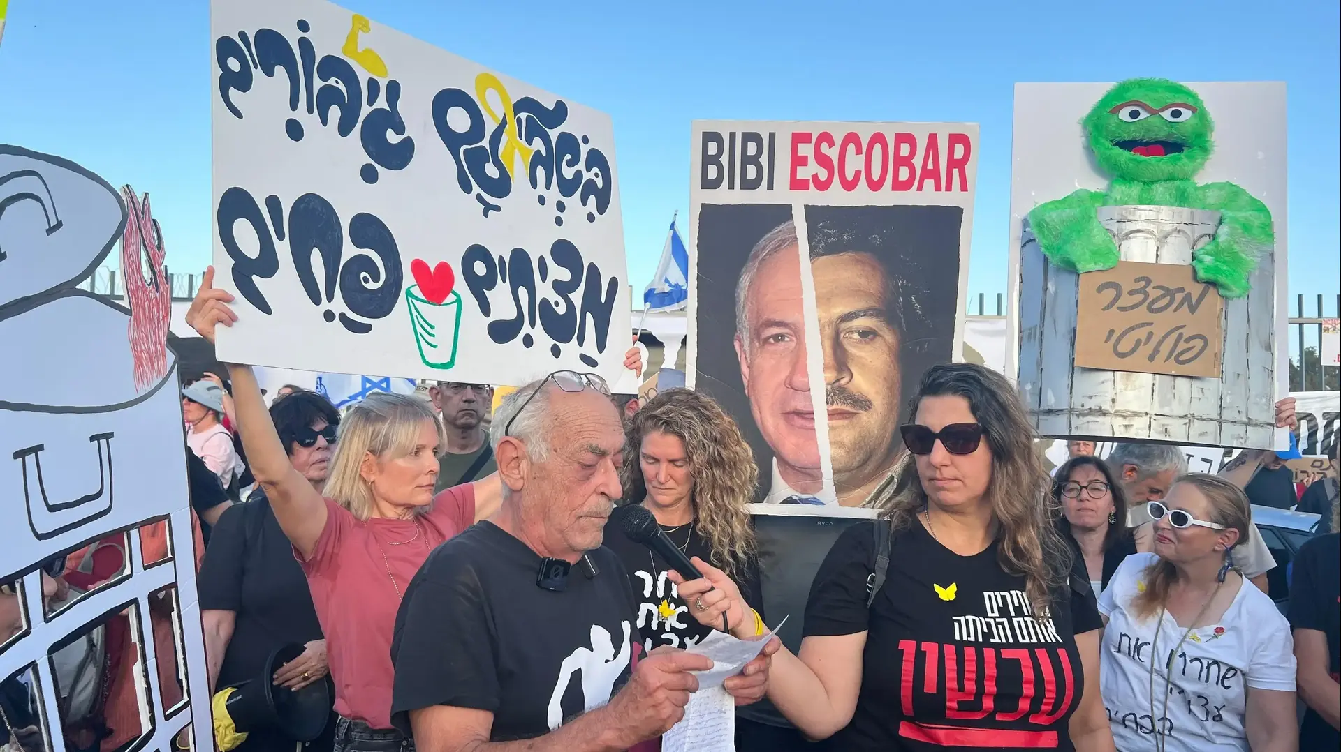 שמואל ברודץ שבני משפחתו נחטפו לעזה בבית מעצר ניצן בהפגנת תמיכה בעצורי הפחים ומחאה נגד אכיפה בררנית. 24 באוקטובר 2025
