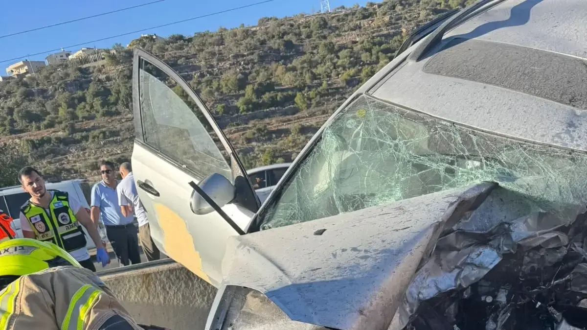 לוחמי אש ממרחב בנימין פעלו לחילוץ הרוגה בתאונת דרכים בכביש 443 לוחמי אש ממרחב בנימין פעלו לחילוץ הרוגה בתאונת דרכים בכביש 443