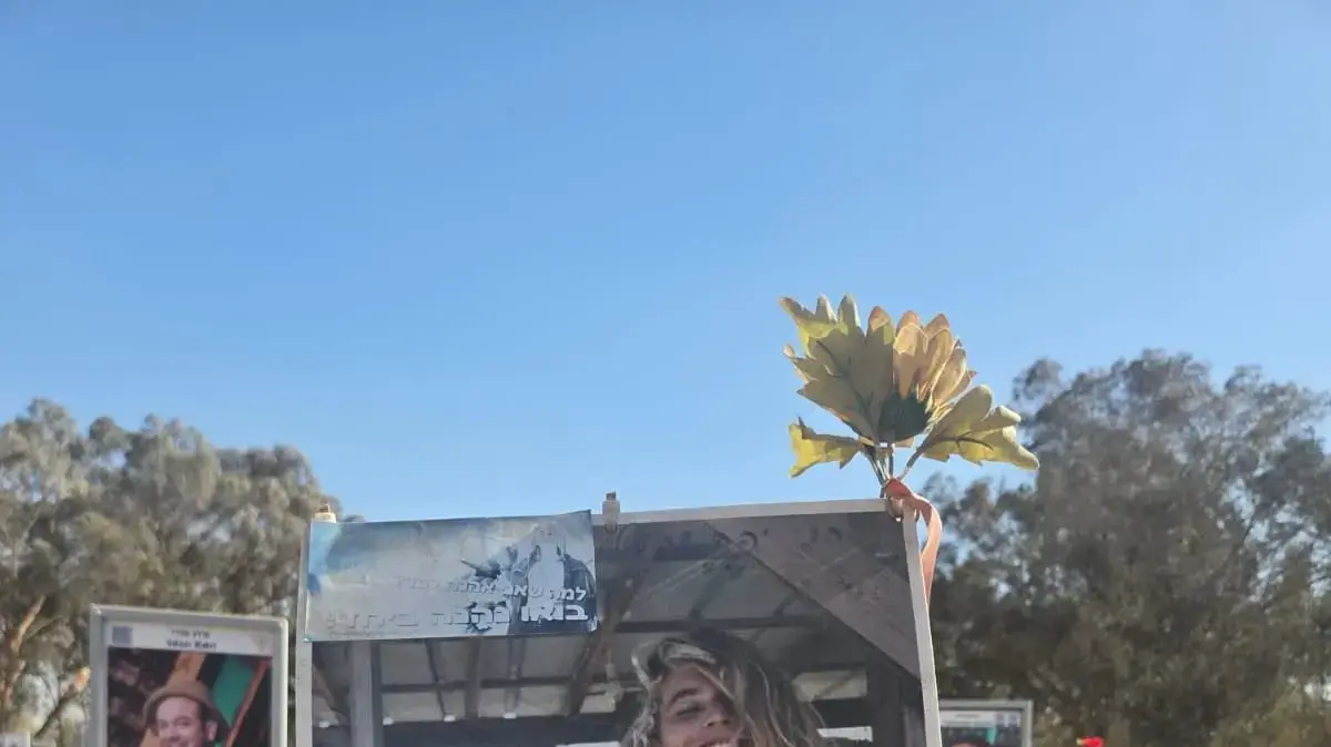 הושחתה תמונתו קשת קסרוטי בחניון רעים הושחתה תמונתו קשת קסרוטי בחניון רעים