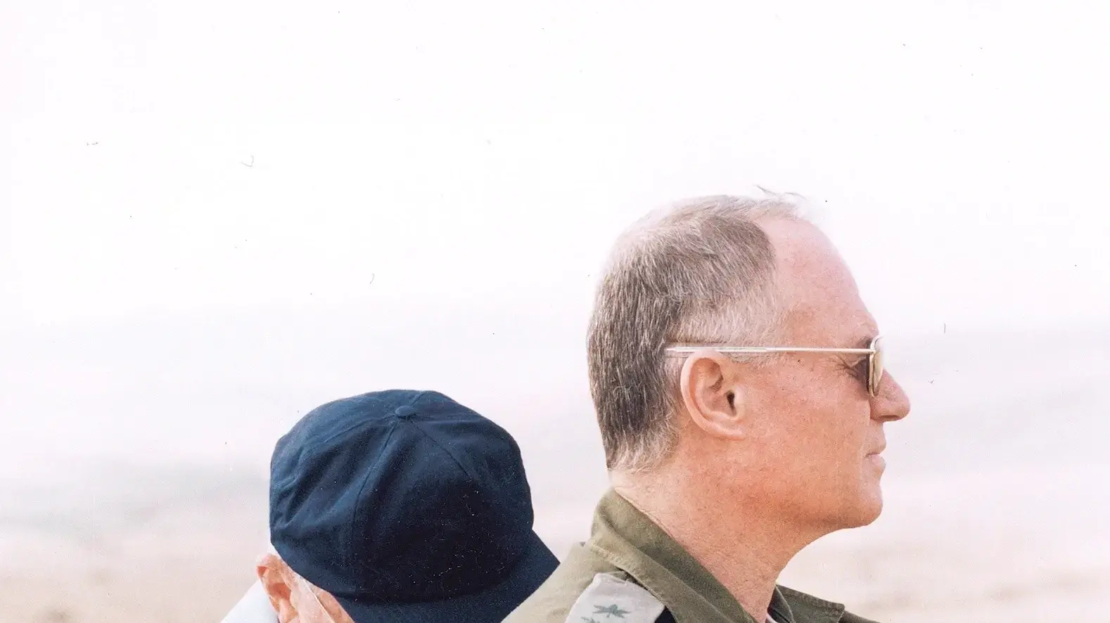 יצחק רבין  עם המזכיר צבאי דני יתום, תרגיל בערד, 19 באוגוסט 1995
