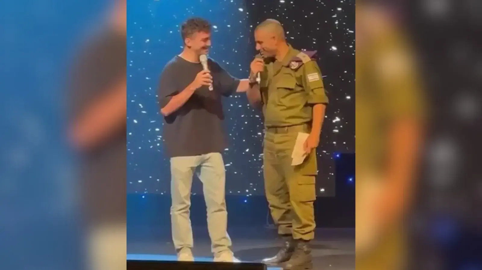 ראש אגף כוח האדם, דדו בר-כליפא, מעניק לשורד השבי עידן אלכסנדר דרגת רב-סמל, 29 באוקטובר 2025
