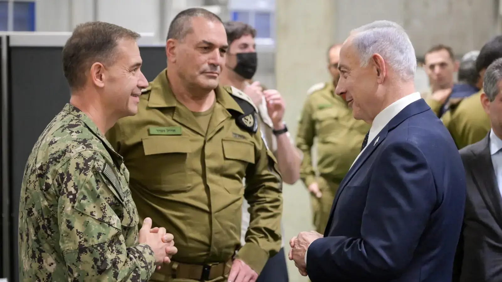 ראש הממשלה נתניהו בביקור במרכז לתיאום צבאי-אזרחי בקריית גת, 29 באוקטובר 2025