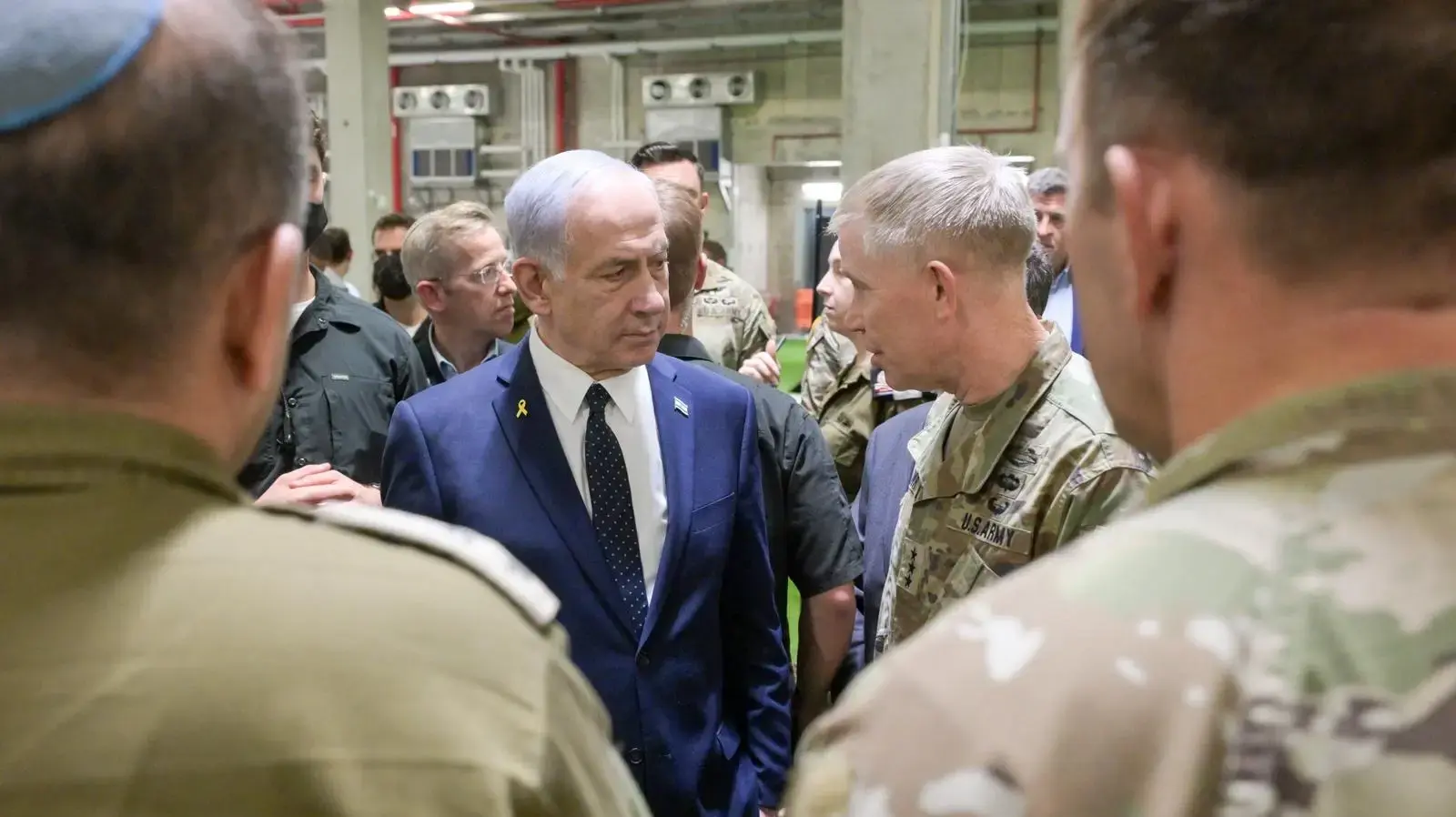 ראש הממשלה נתניהו בביקור במרכז לתיאום צבאי-אזרחי בקריית גת, 29 באוקטובר 2025 ראש הממשלה נתניהו בביקור במרכז לתיאום צבאי-אזרחי בקריית גת, 29 באוקטובר 2025
