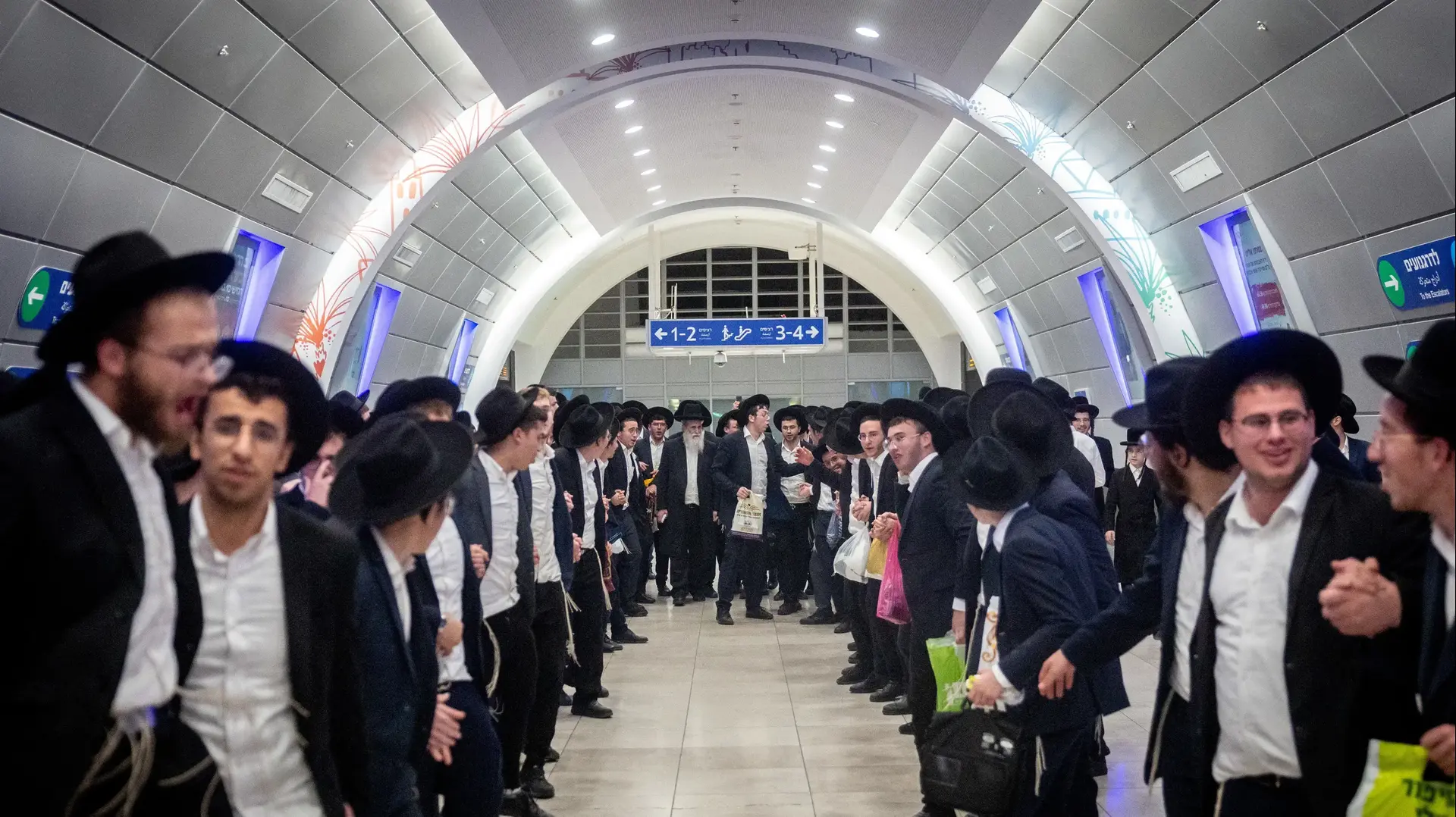 לקראת הפגנת חרדים נגד חוק הגיוס, תחנת הרכבת נבון, ירושלים, 30 באוקטובר 2025 לקראת הפגנת חרדים נגד חוק הגיוס, תחנת הרכבת נבון, ירושלים, 30 באוקטובר 2025