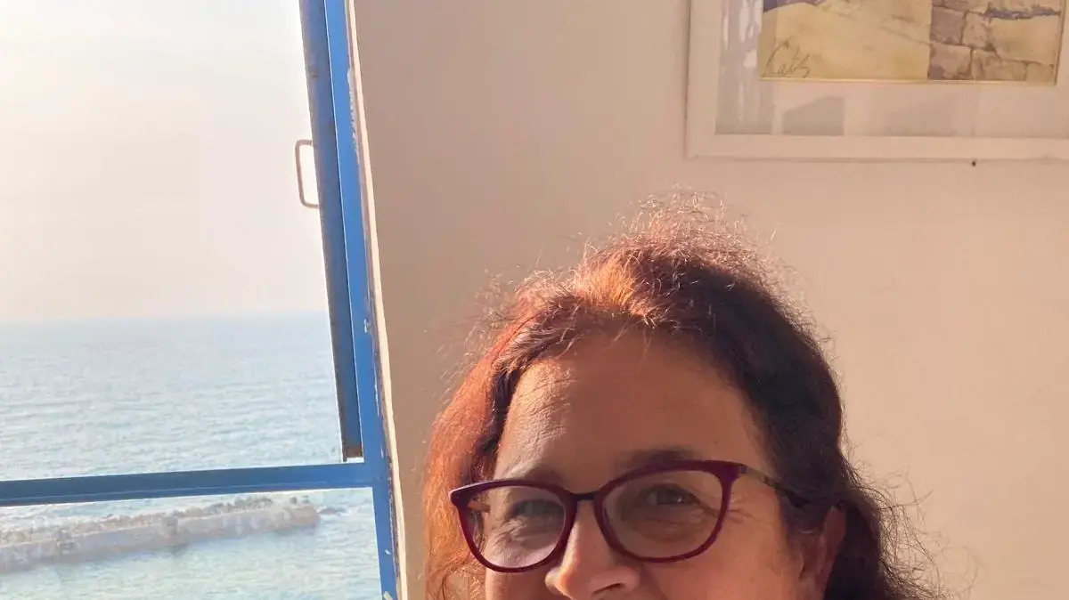 נויה בוטון - פסיכותרפיסטית ומטפלת משפחתית באל"י - האגודה להגנת הילד נויה בוטון - פסיכותרפיסטית ומטפלת משפחתית באל"י - האגודה להגנת הילד