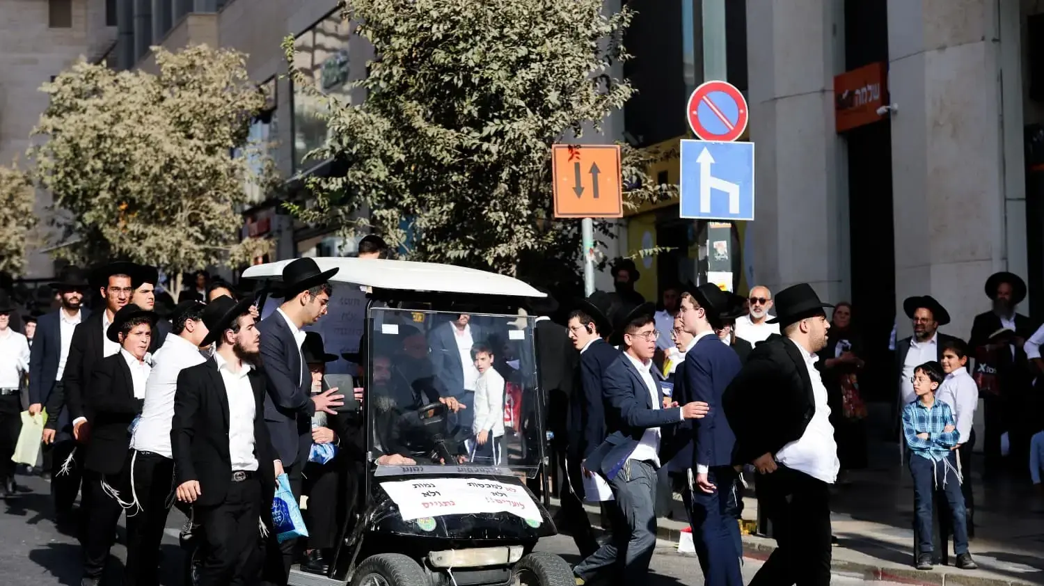 תיעוד מהרבבות בדרך לעצרת ״זעקת התורה״
תיעוד מהרבבות בדרך לעצרת ״זעקת התורה״