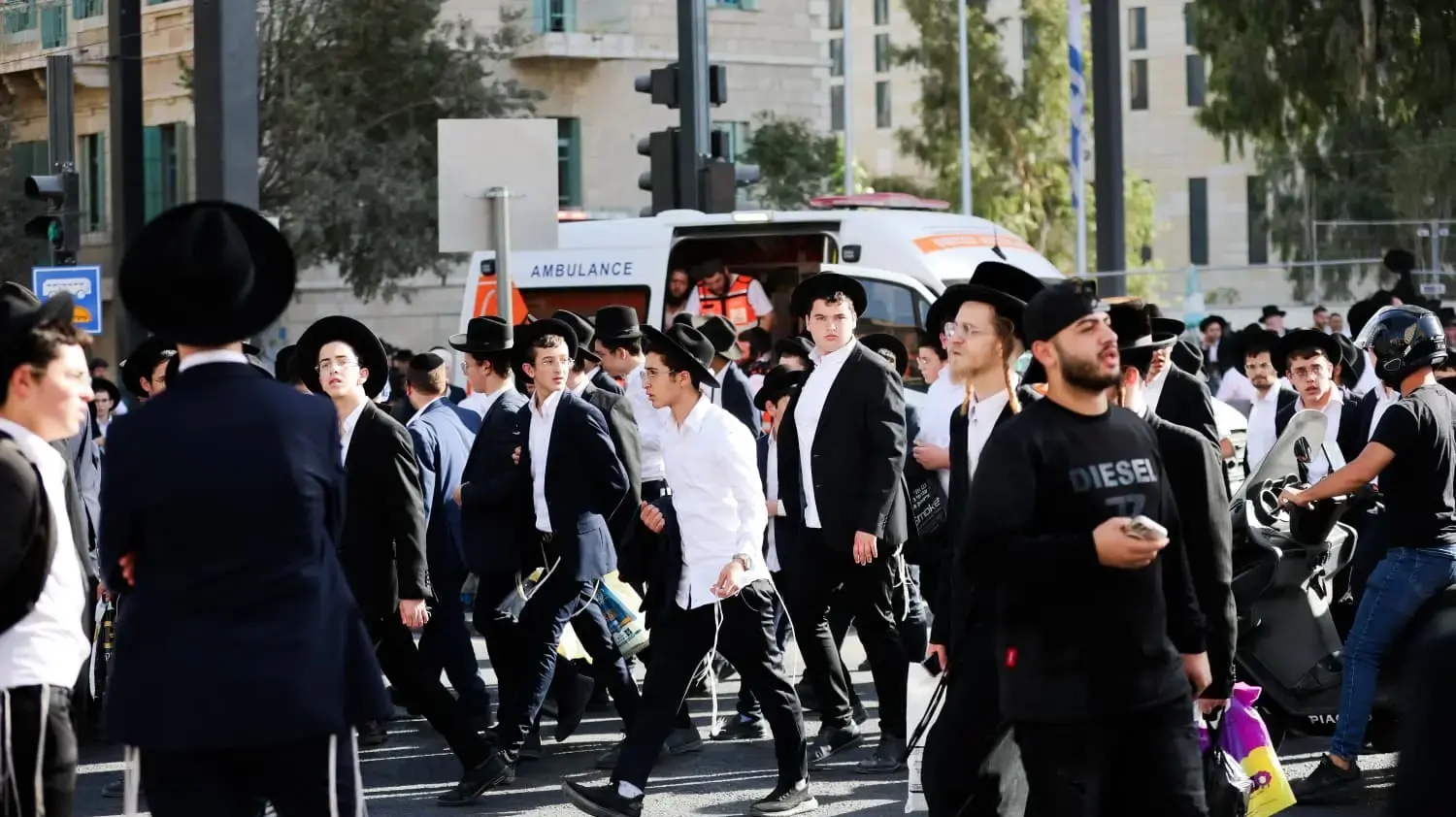 תיעוד מהרבבות בדרך לעצרת ״זעקת התורה״ תיעוד מהרבבות בדרך לעצרת ״זעקת התורה״