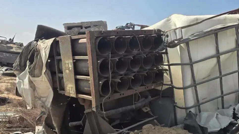 משגר בעל 15 קני השיגור וציוד לחימה שאותרו במרחב הקו הצהוב
