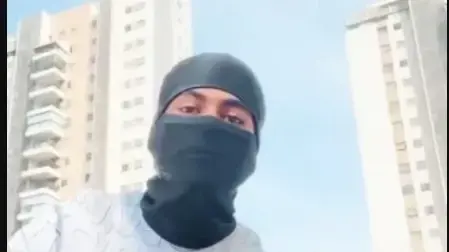 שוטרי מחוז מרכז הצליחו לחשוף ולעצור הבוקר חשוד שאיים לבצע פיגוע בטווח הזמן המיידי ברמלה.