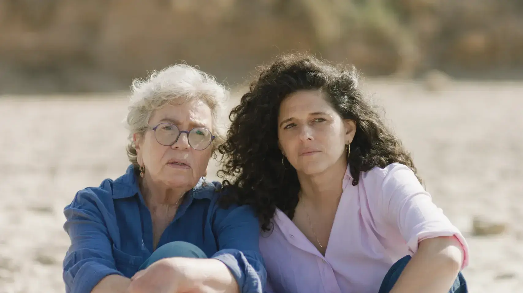 נועה קולר, תיקי דיין, "מקום שמח" נועה קולר, תיקי דיין, "מקום שמח"