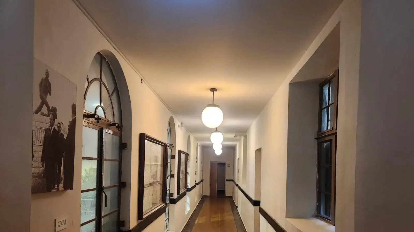 מסדרון כיתות הלימוד בבניין ההיסטורי של כדורי
