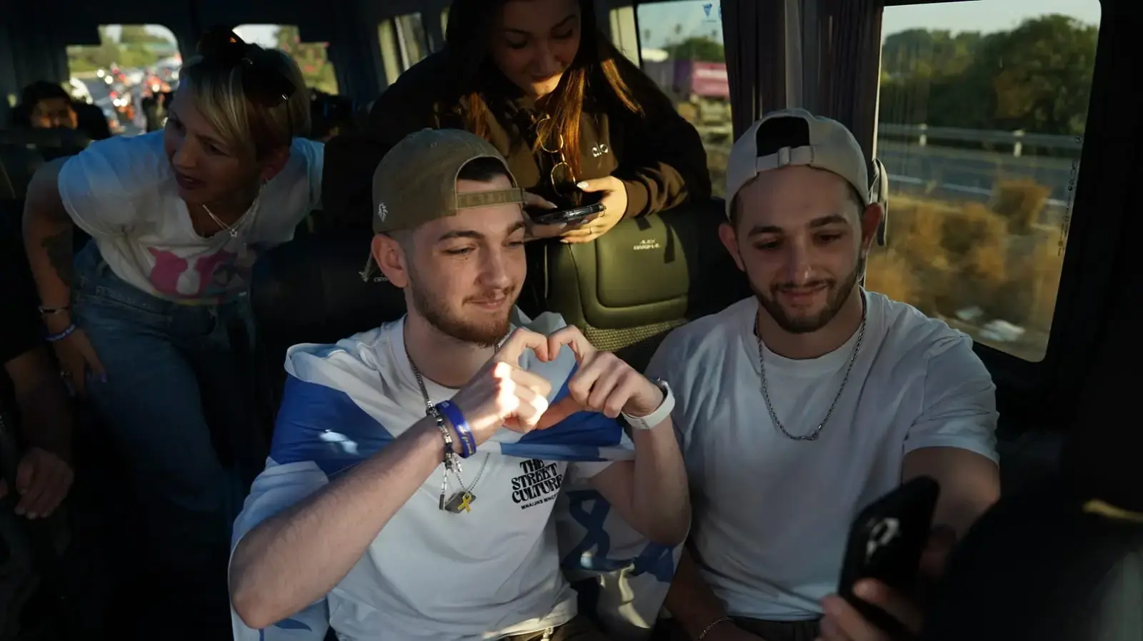 שורד השבי בר קופרשטיין חוזר הביתה, 2 בנובמבר 2025 שורד השבי בר קופרשטיין חוזר הביתה, 2 בנובמבר 2025