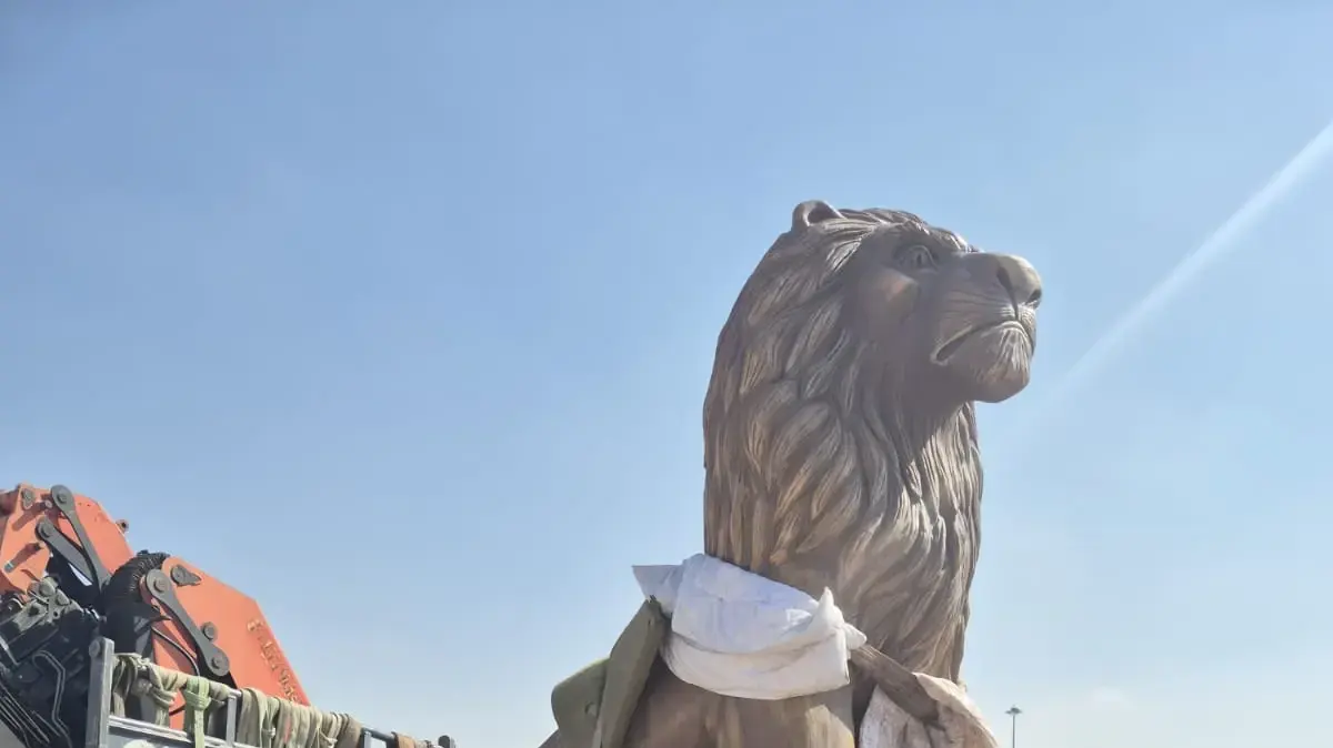פסל האריה בכניסה למתחם מעבר כרם שלום פסל האריה בכניסה למתחם מעבר כרם שלום