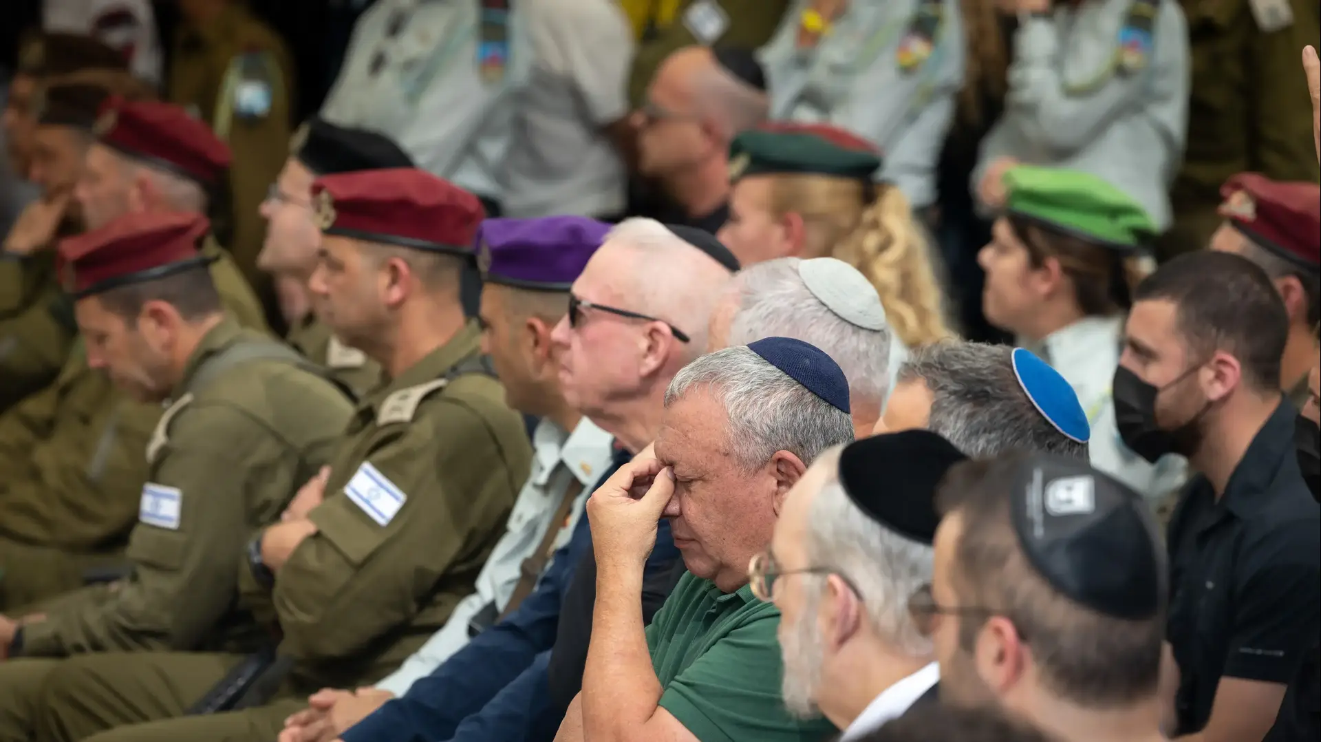 גדי אייזנקוט, בני גנץ, הלווית אסף חממי, בית העלמין קריית שאול, 4 בנובמבר 2025 גדי אייזנקוט, בני גנץ, הלווית אסף חממי, בית העלמין קריית שאול, 4 בנובמבר 2025