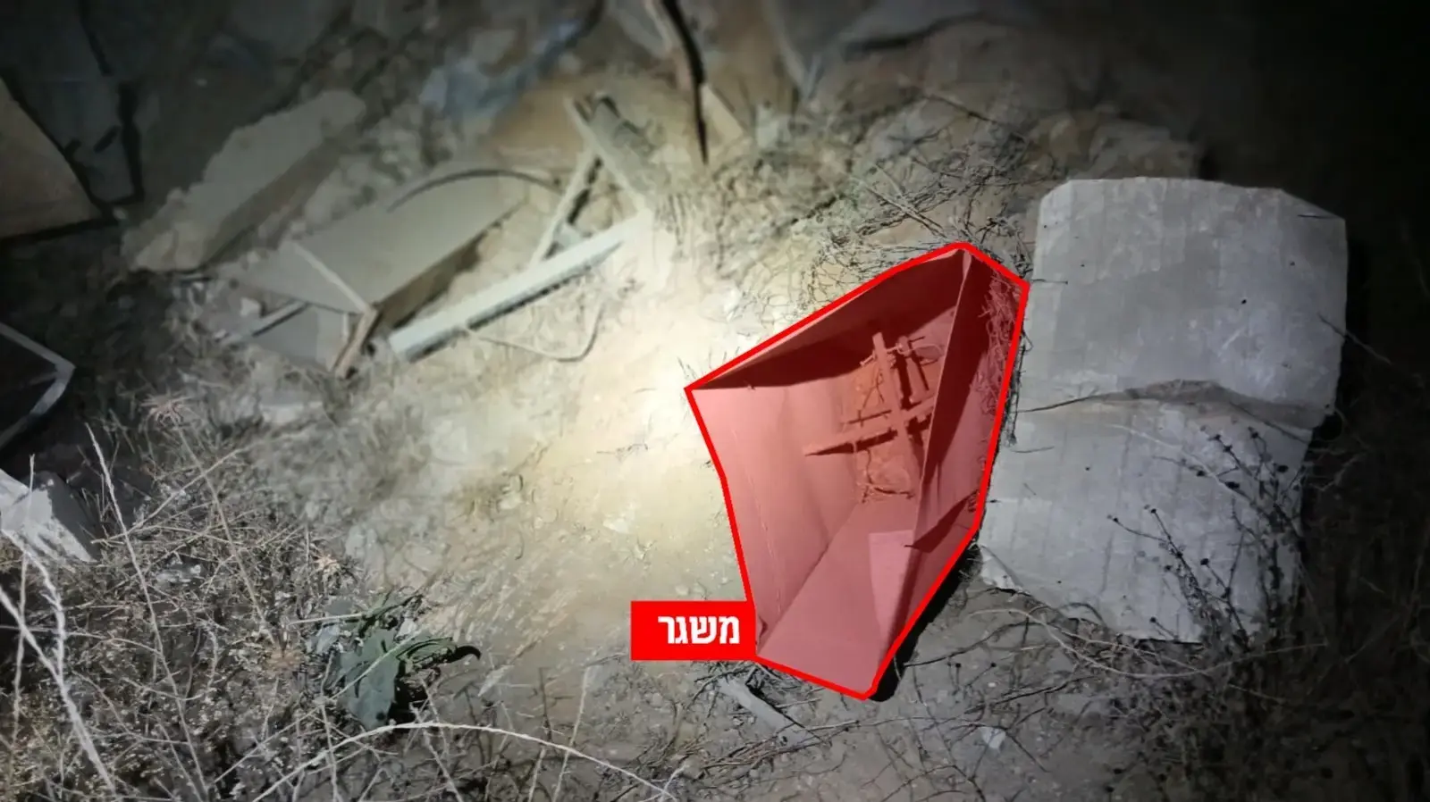 אותר מתחם שהכיל משגרים ורקטות של ארגון הטרור חמאס: תיעוד מפעילות כוחות אוגדה 252 במרחב הקו הצהוב אותר מתחם שהכיל משגרים ורקטות של ארגון הטרור חמאס: תיעוד מפעילות כוחות אוגדה 252 במרחב הקו הצהוב