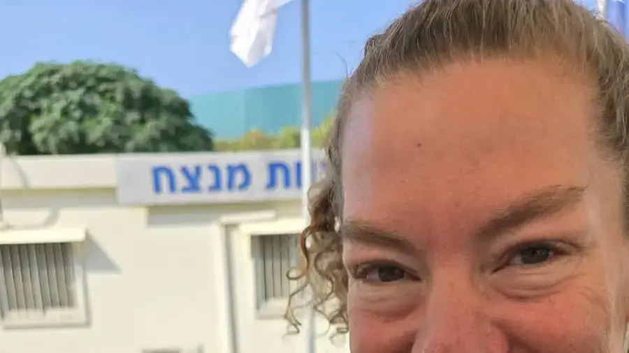נועה איתיאל, האזרחית שמצאה את הטלפון שנבדק אם שייך לפצ"רית יפעת תומר-ירושלמי. 7 בנובמבר 2025 נועה איתיאל, האזרחית שמצאה את הטלפון שנבדק אם שייך לפצ"רית יפעת תומר-ירושלמי. 7 בנובמבר 2025