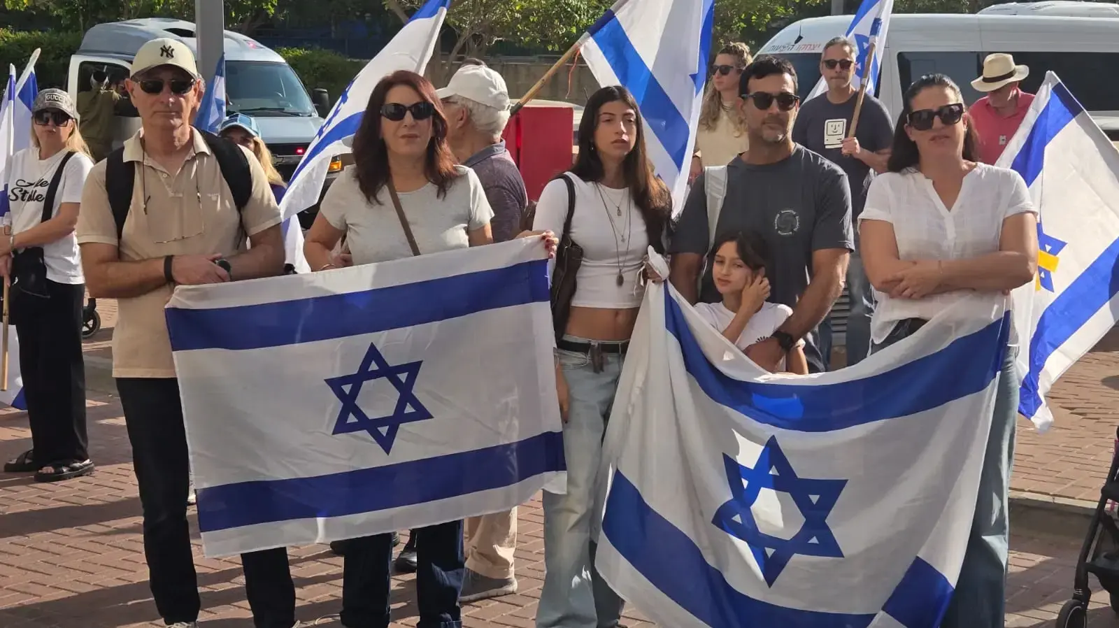מסע הלוויה של איתי חן, נתניה, 9 בנובמבר 2025 מסע הלוויה של איתי חן, נתניה, 9 בנובמבר 2025