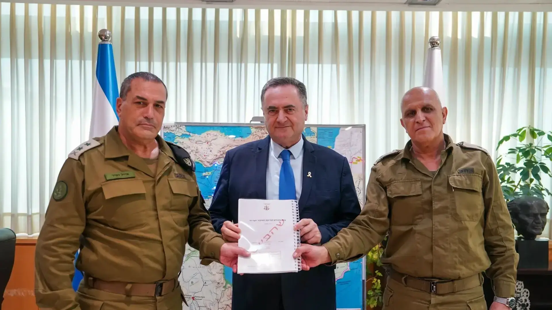 הרמטכ"ל, רב-אלוף אייל זמיר ואלוף (מיל') סמי תורג'מן הציגו בשעה האחרונה את ממצאי דו"ח ועדת המומחים המלא לשר הביטחון ישראל כ"ץ.