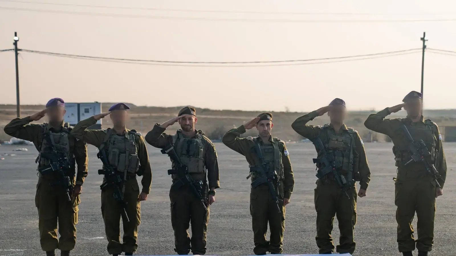 נציגי צה״ל הודיעו למשפחתו של החטוף סגן הדר גולדין כי יקירם הושב לקבורה. נציגי צה״ל הודיעו למשפחתו של החטוף סגן הדר גולדין כי יקירם הושב לקבורה.
