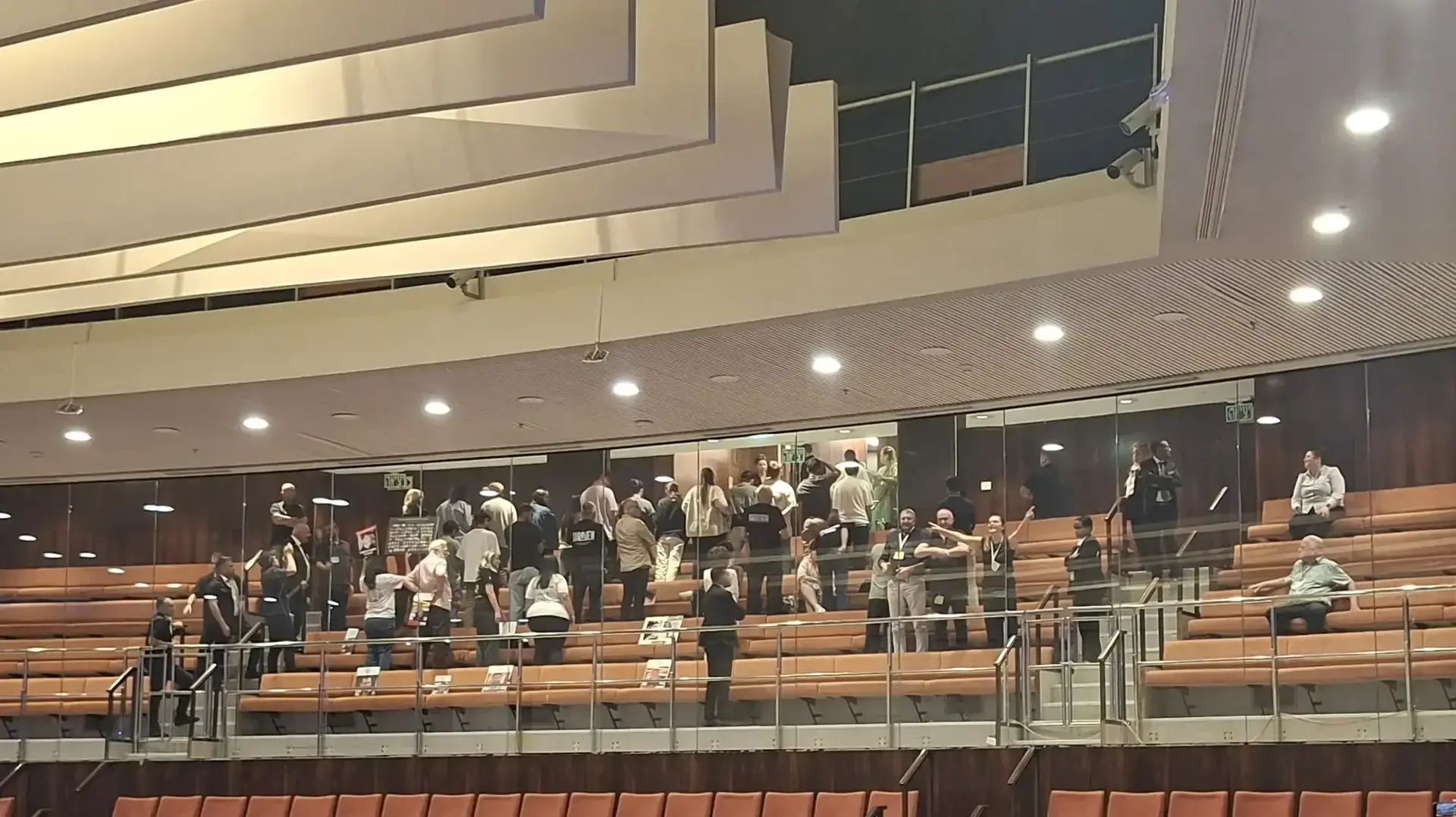מועצת אוקטובר ביציע הציבור, דיון 40 חתימות בנושא ועדת חקירה ממלכתית, מליאת הכנסת, 10 בנובמבר 2025 מועצת אוקטובר ביציע הציבור, דיון 40 חתימות בנושא ועדת חקירה ממלכתית, מליאת הכנסת, 10 בנובמבר 2025